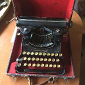 Foto 1 de antigua maquina de escribir