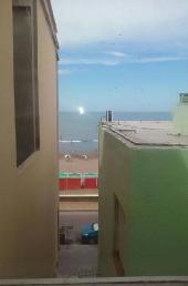 Foto 1 de MONTE HERMOSO. Alquiler temporario. Dueo alquila cntrico departamento. Frente al mar 